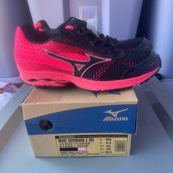 Mizuno Wave Sayonara 3 Women's Running Shoes - Pink and Black - Picture 1 of 12